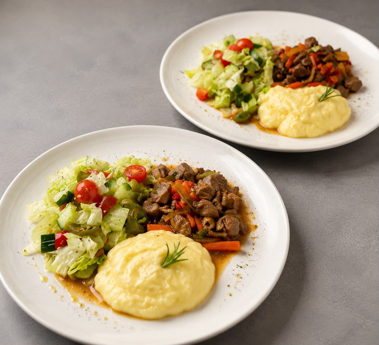 Beef sauté with mashed potatoes and salad